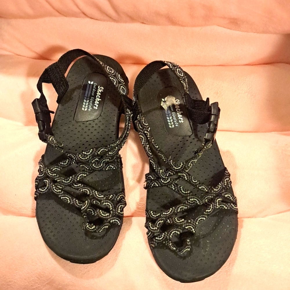 Sketchers size 6